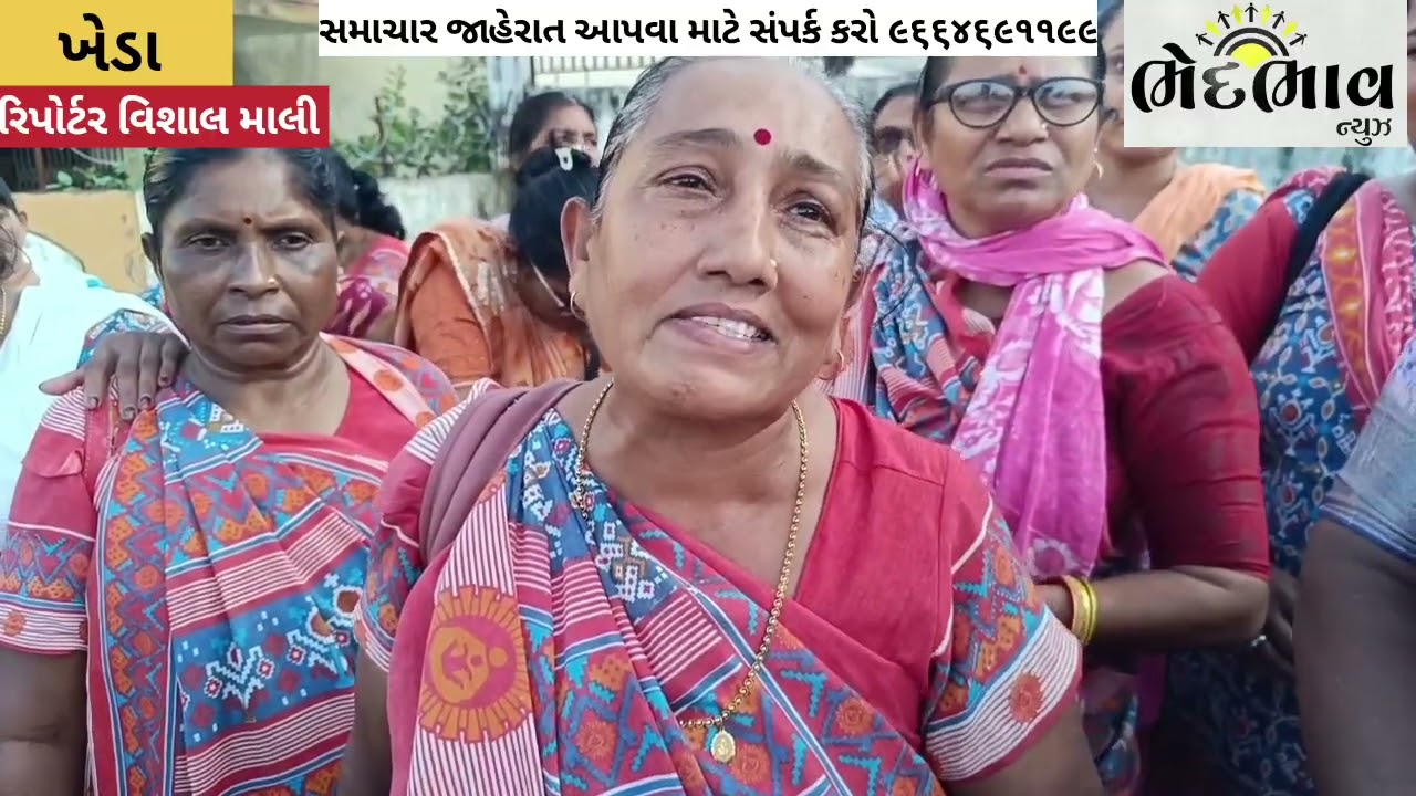 ખેડા તાલુકા કચેરીએ આંગણવાડી ની બહેનો દ્વારા સ્માર્ટ ફોન ને લઈ ને આક્રોશ.