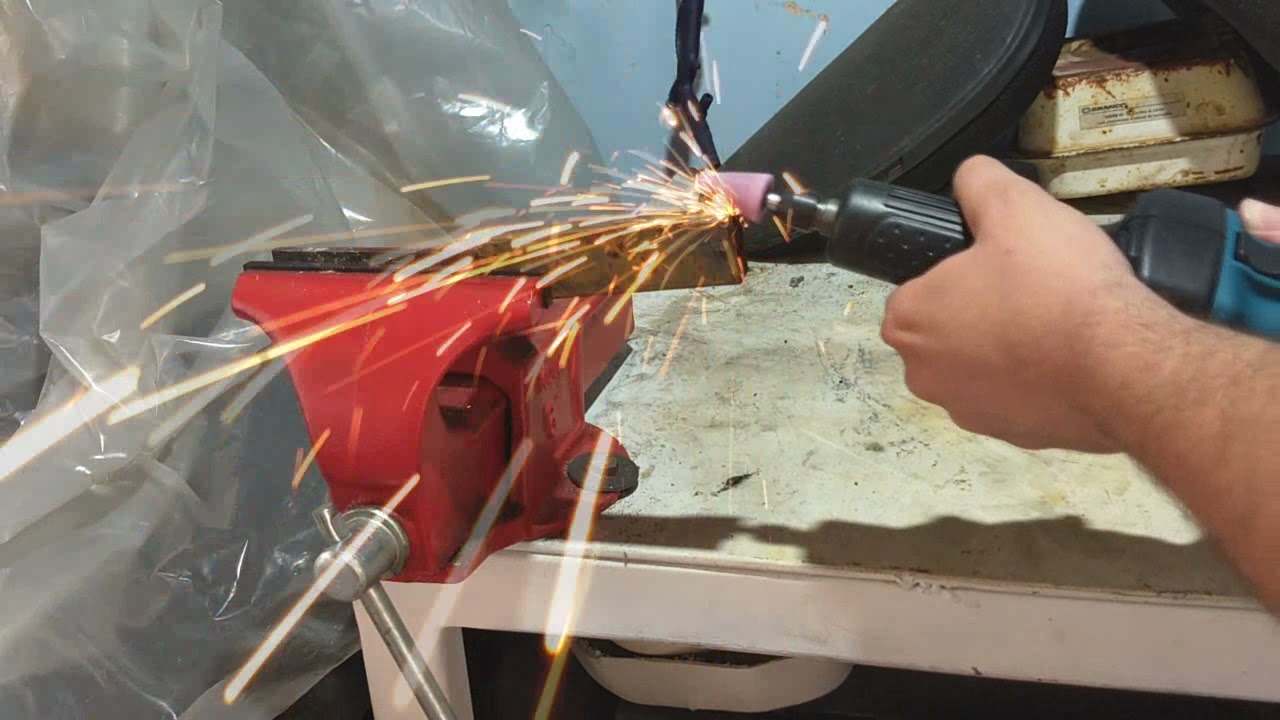 Retificadeira makita GD 0601 unboxing e teste com diferentes ferramentas