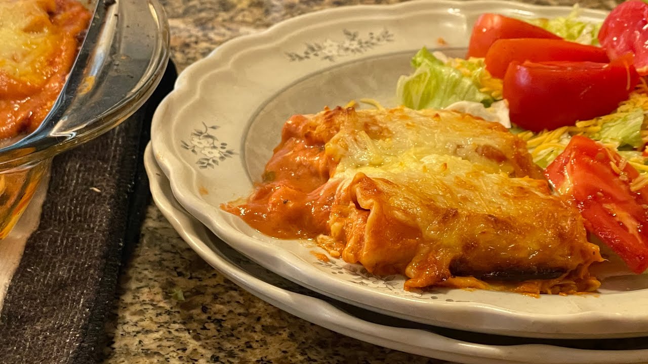 Spinach Manicotti with creamy tomato sauce #manicotti #ricotta #dinnerideas