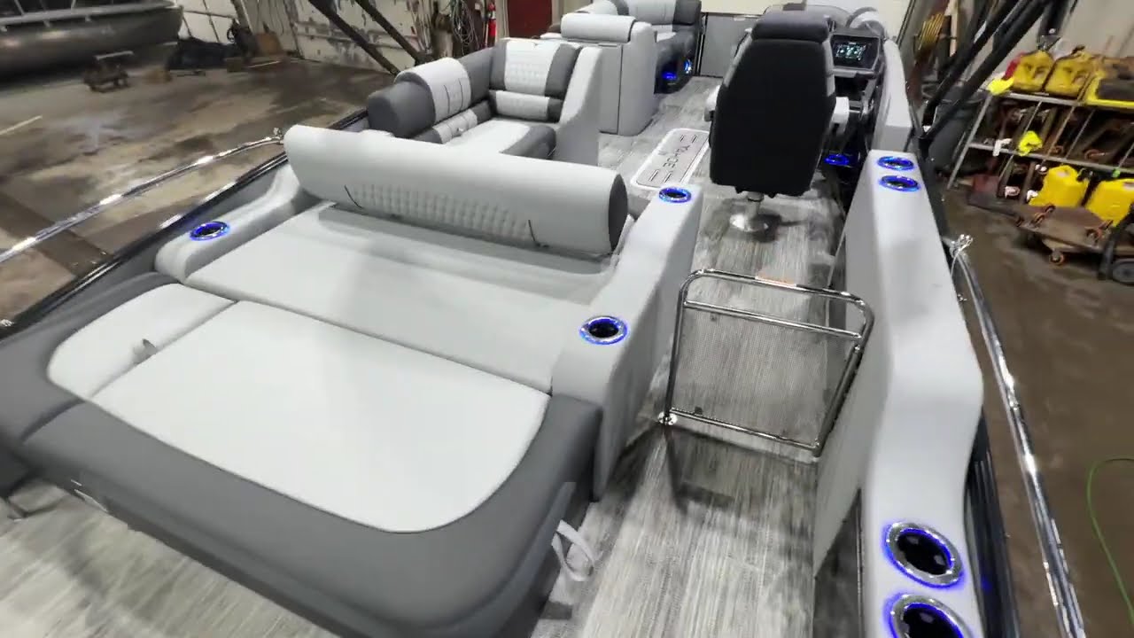 STOP Scrolling! This Tahoe Cascade 2385 Swingback Tritoon Is Loaded 🔥 #pontoon #lakelife