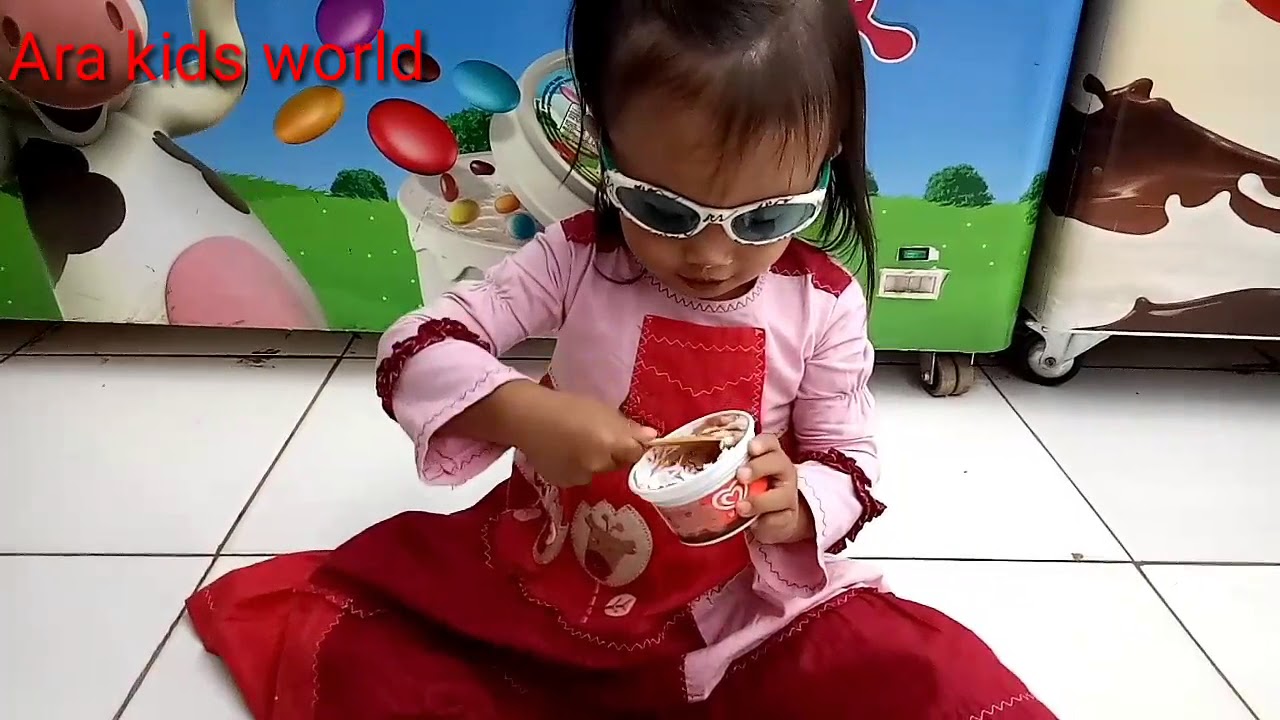 Ara Cute : Makan eskrim