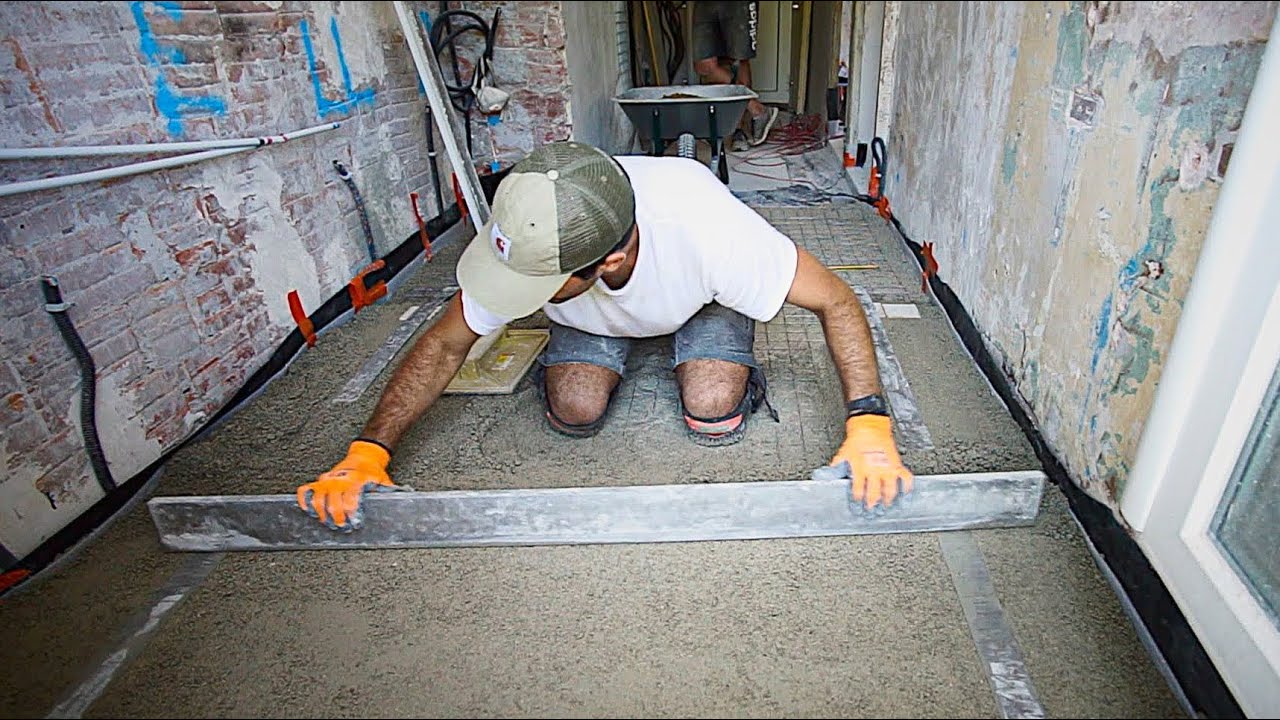 Pose d'une chape carrelage avec isolant