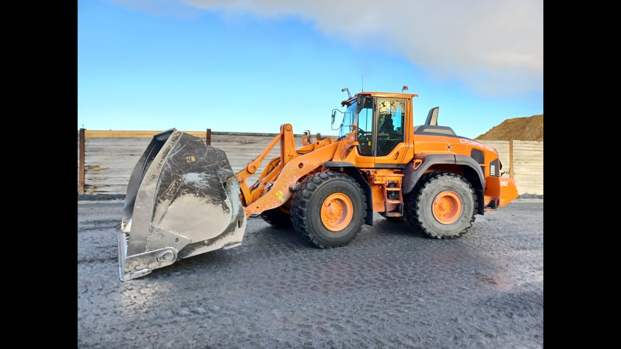 Volvo L120H: Papierschlamm laden