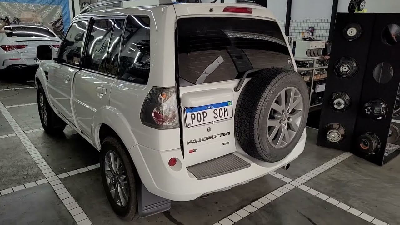 Pajero TR4 - Alto falantes Hertz, subwoofer slim Jbl sw68as, film 3M e Led Philips, Radio Pioneer