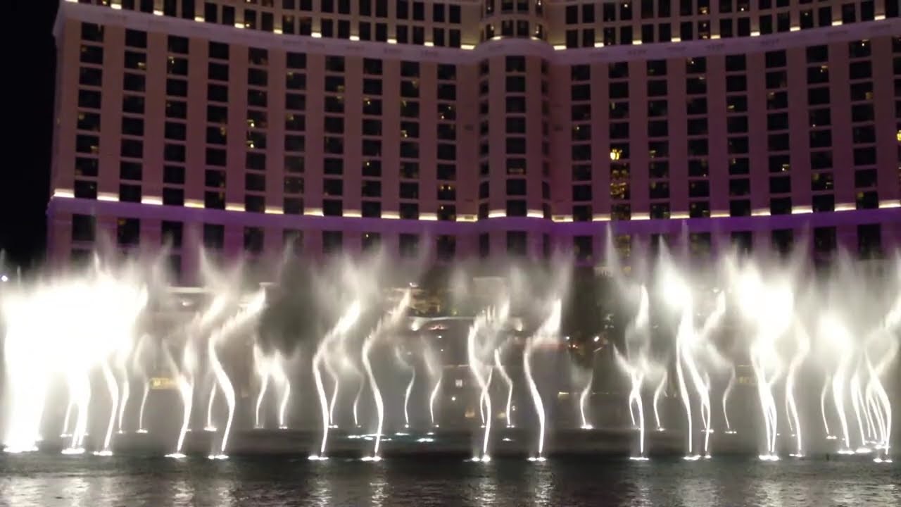 Fuente del Bellagio, La Pantera Rosa