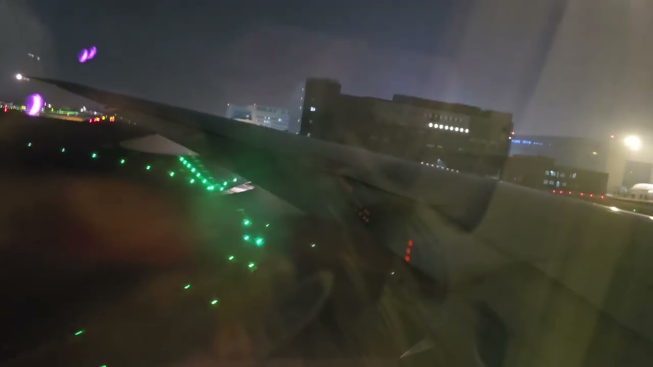 Philippine airlines boeing 777-300er take off 