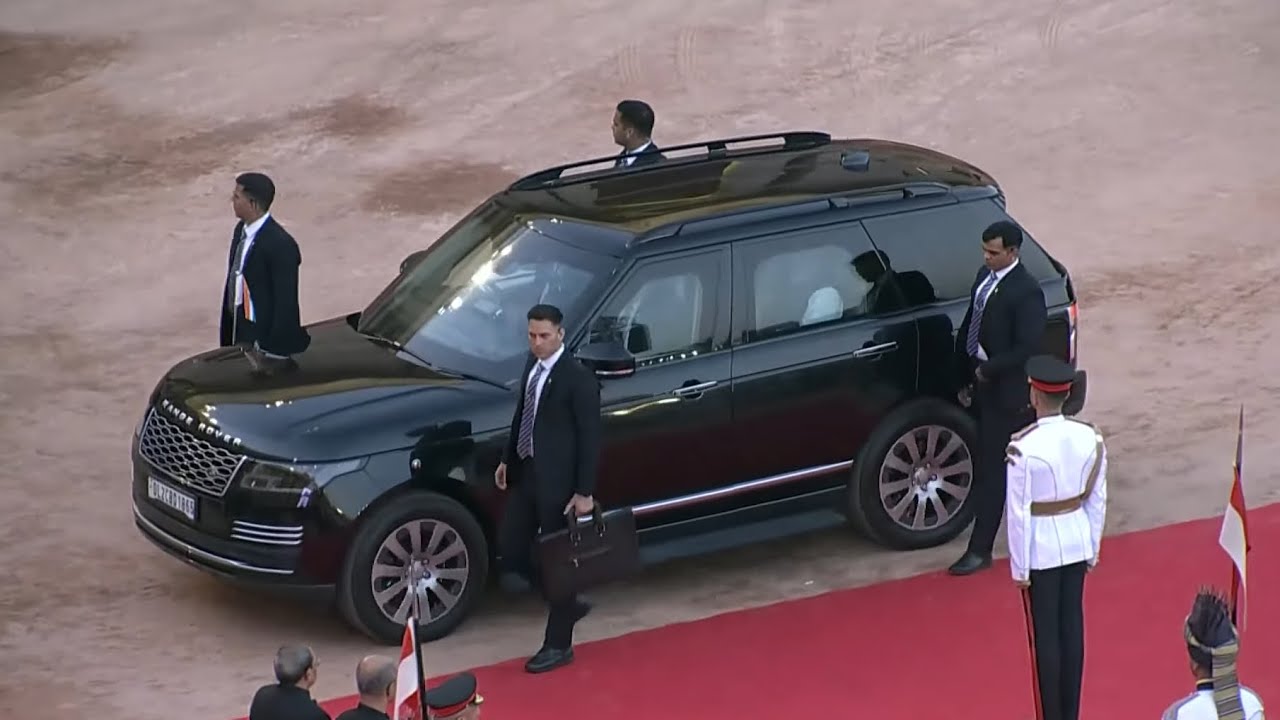 PM Modi arrives for the swearing-in ceremony at Rashtrapati Bhavan