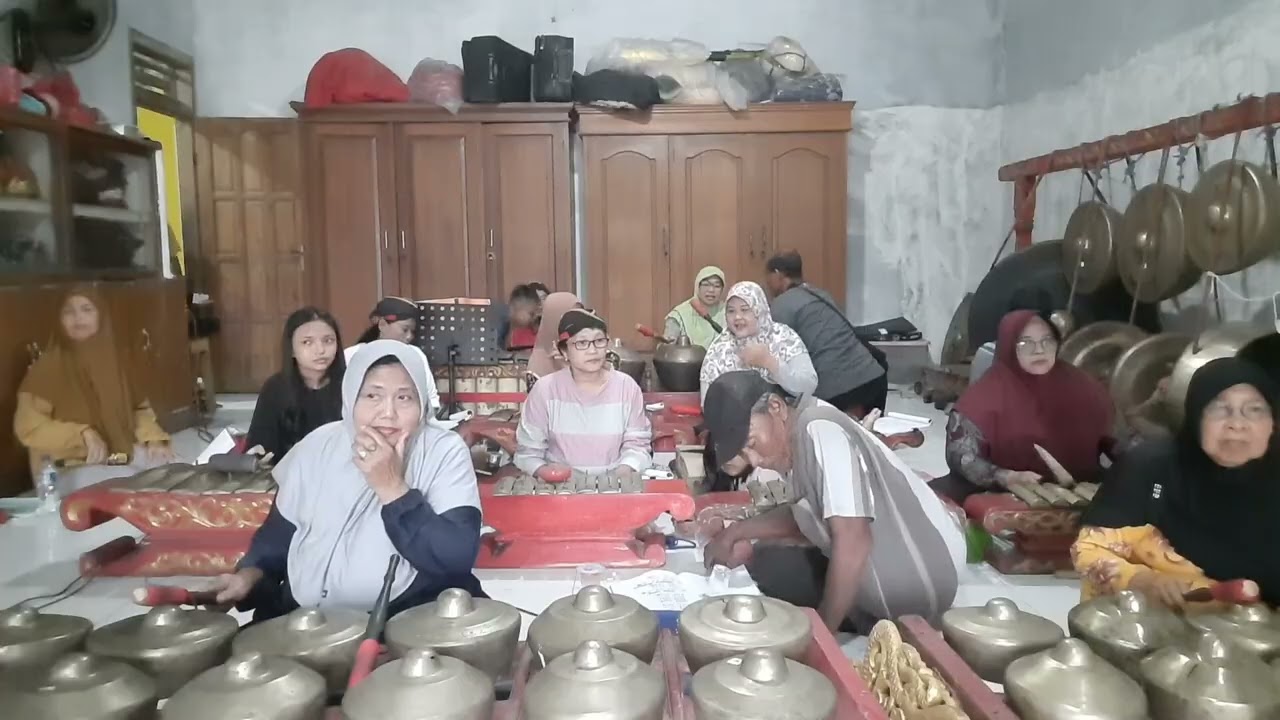 Latihan karawitan