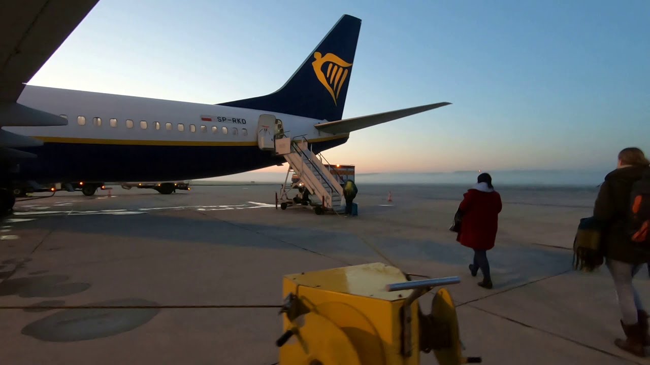 Ryanair Sun Boeing 737-8AS (SP-RKD) Dawn Take Off from Wrocław Airport
