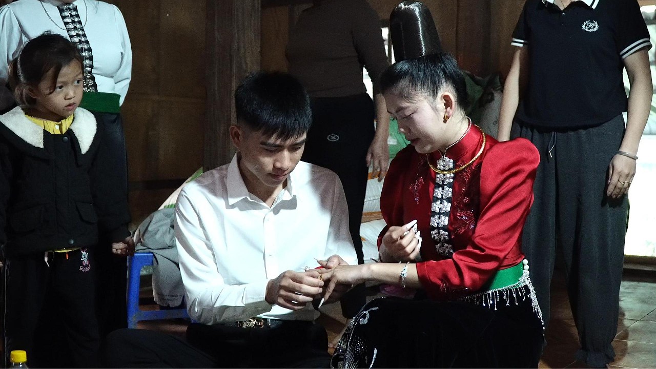 PHONG TỤC TẲNG CẨU, LẤY ĐỒ VỀ NHÀ CHỒNG. THU HẰNG-VĂN LƯƠNG