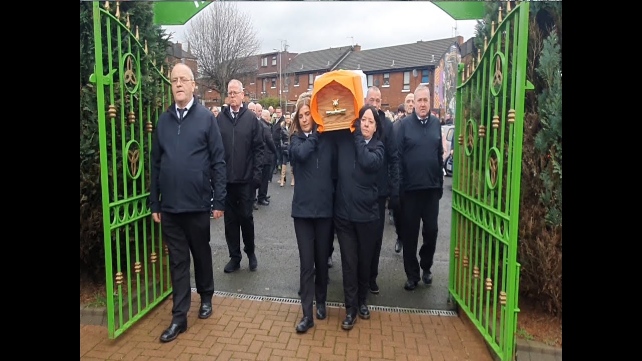 Gerry Adams delivers oration at the funeral of Bobby Lavery