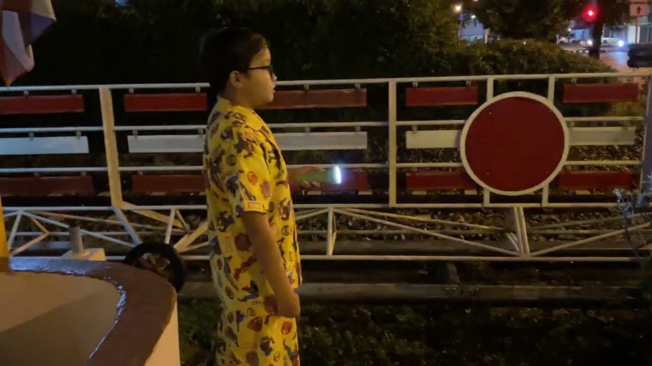 ผมได้กดเครื่องกั้นที่ซุ้มวัดกลางจังหวัดอุตรดิตถ์