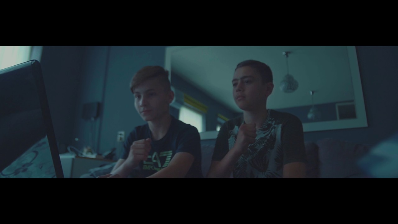Moesie - Kleine broertje ( Prod. Clockworkerz ) 4K video ''Ook op spotify, deezer, itunes etc.