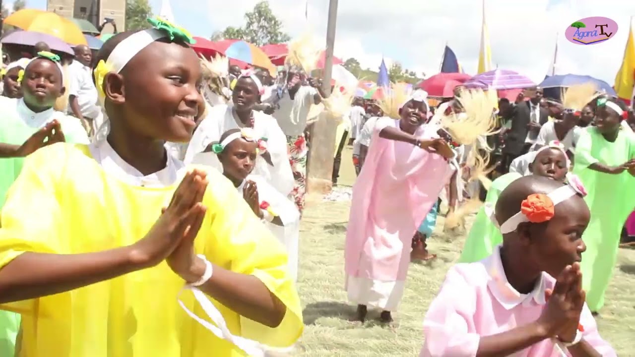 Ngozi- Mukinya: Umusi mukuru w'ikigongwe w'Imana: Abakristu baraye bawuhimbaje