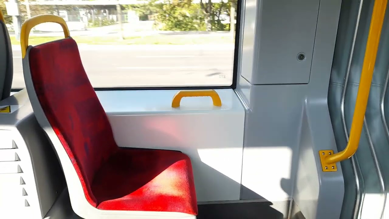 Tramwaje warszawskie - Hyundai Rotem 140N #4272 - linia 33 (2)