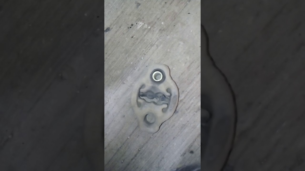 Cómo cambiar las gomas del mofle de mi carro Tsuru 3
