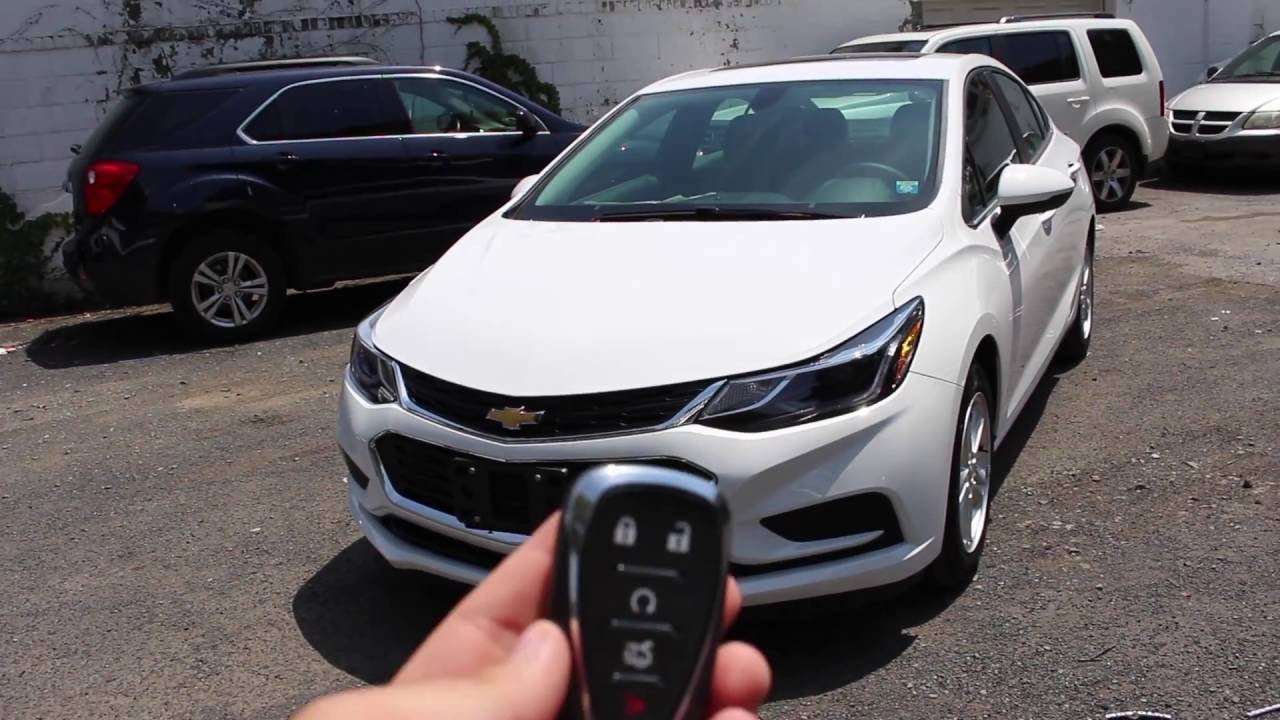 Полный обзор и запуск двигателя Chevrolet Cruze LT 2016 года.