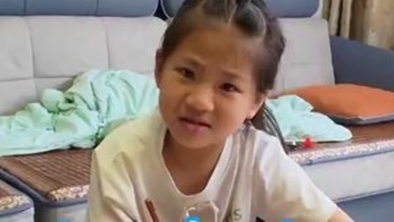马上开学了，这下女儿开始慌了，早上一起床就开始写作业。 #纪录美好生活 #记录真实生活#vlog十亿流量扶持计划 #开学前的精神状态