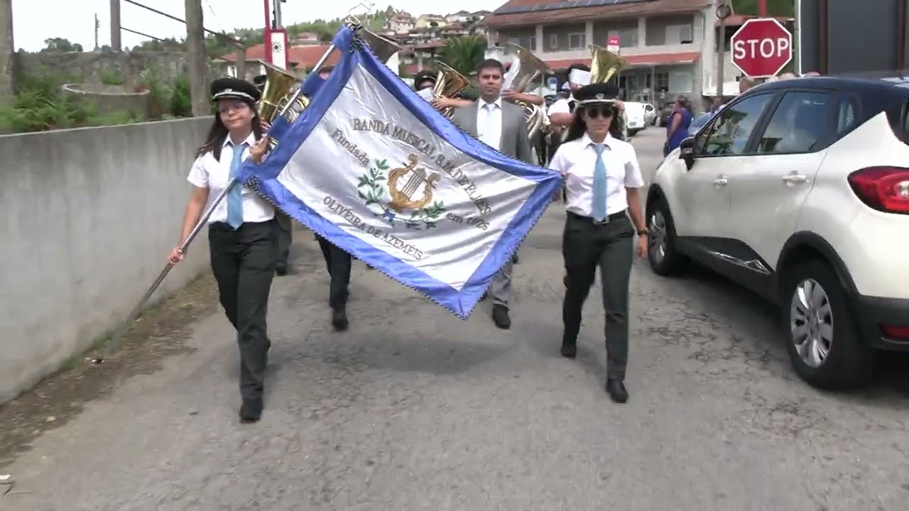 Banda Musical de Fajões (Direção Musical: Maestro Bruno Costa) Marcha 