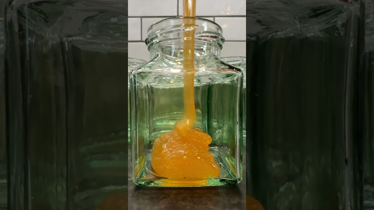 100% Natural Raw Honey from Hive to Jar! 🐝🍯 #purehoney #honeybees #shorts  #honey #beekeeper