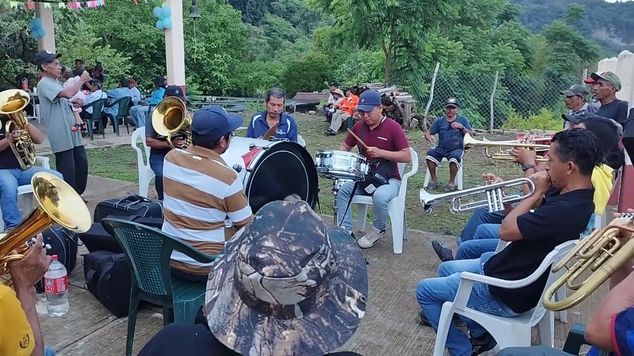BANDA DE VIENTO SANTA CRUZ DE COATZONCO HUAUTLA HGO.