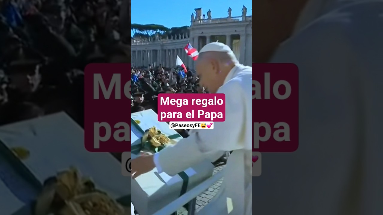 Un #divertido regalo gigante sorprende al #papa Le&oacute;n 😅💕 #tierno PaseosyFE 😎