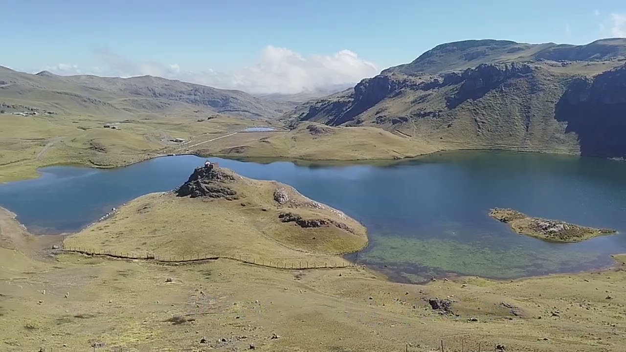 EL CENTRO POBLADO DE TINYACCLLA Y SUS LAGUNAS