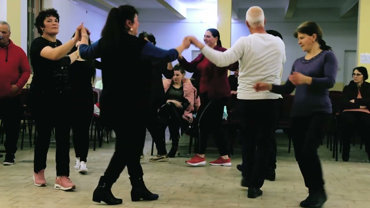 GEAMPARAUA - Joc popular - dans traditional