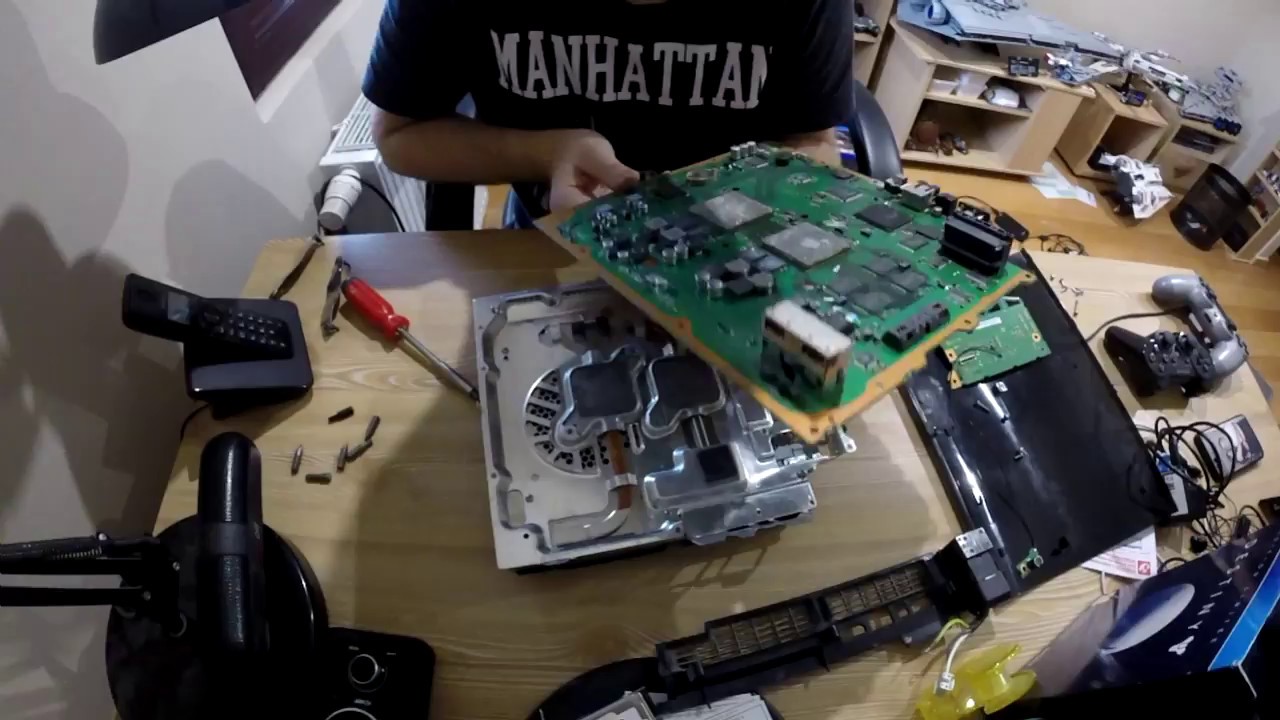 TUTO FR DEMONTAGE ET REMONTAGE PS3 FAT POUR LE NETTOYAGE (+ endroits causant l'ylod)