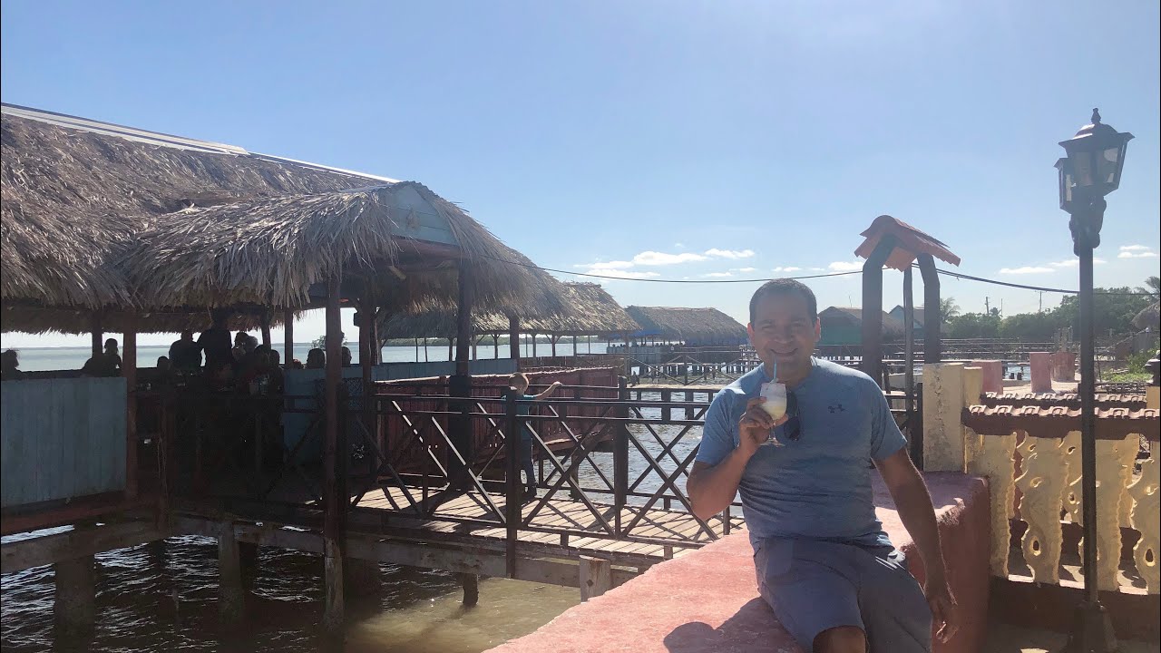 Manejando por Sagua La Grande hacia Isabela de Sagua, Villa Clara Cuba a comer pescado