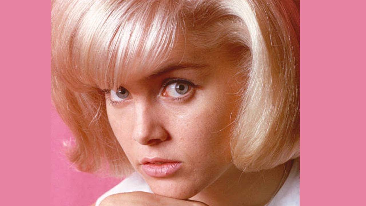 12 Sweet Photos of Sue Lyon AKA Lolita