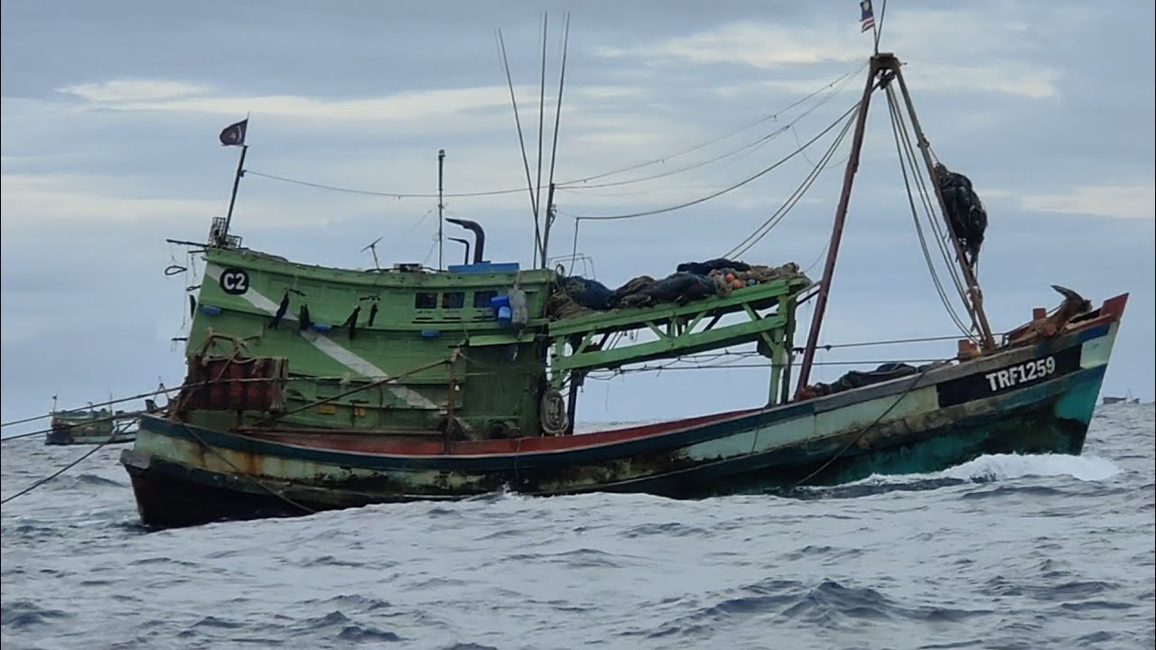 nelayan pukat tunda ganding berleluasa di musim tengkujuh 