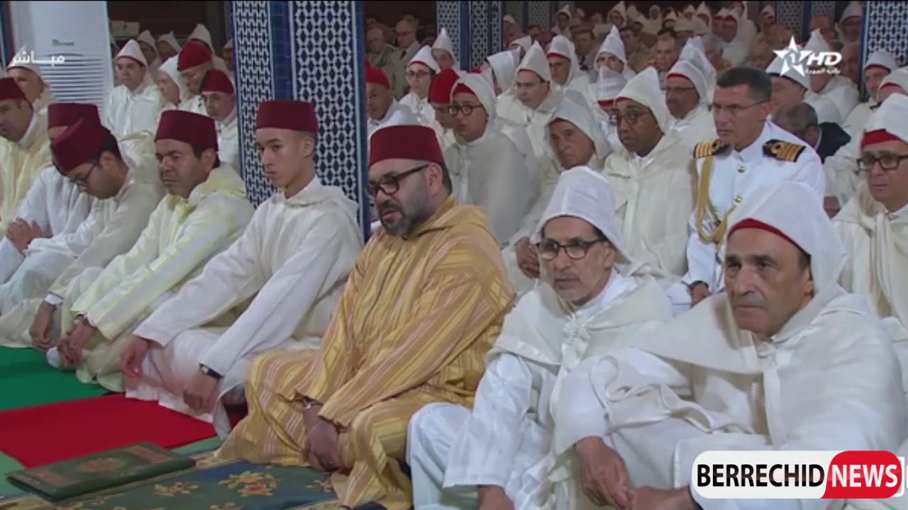 بالفيديو : الملك يسلم جائزة محمد السادس في حفظ القرآن الكريم لإبنة مدينة برشيد الطفلة آية منصور