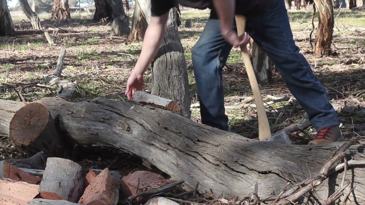 Splitting Aussie Hardwood with 4lb True Temper Kelly Dandenong Axe