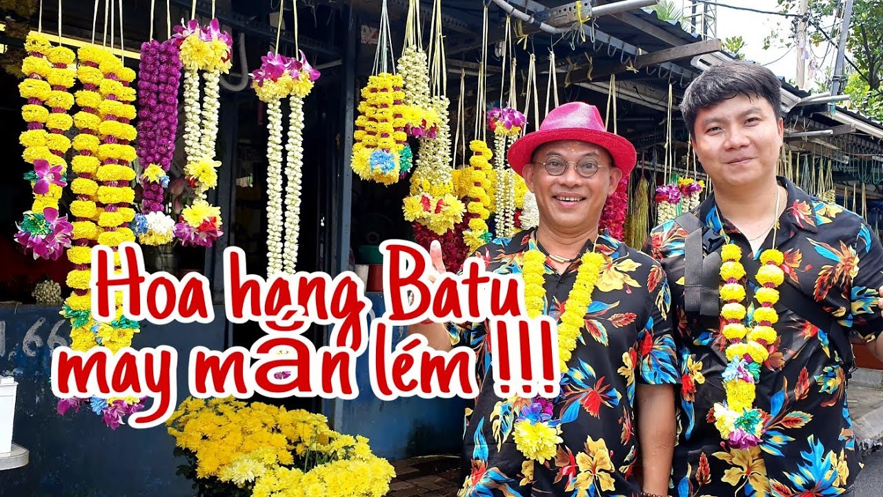 Có nên mua vòng hoa đeo cổ trước hang động Batu Caves ?