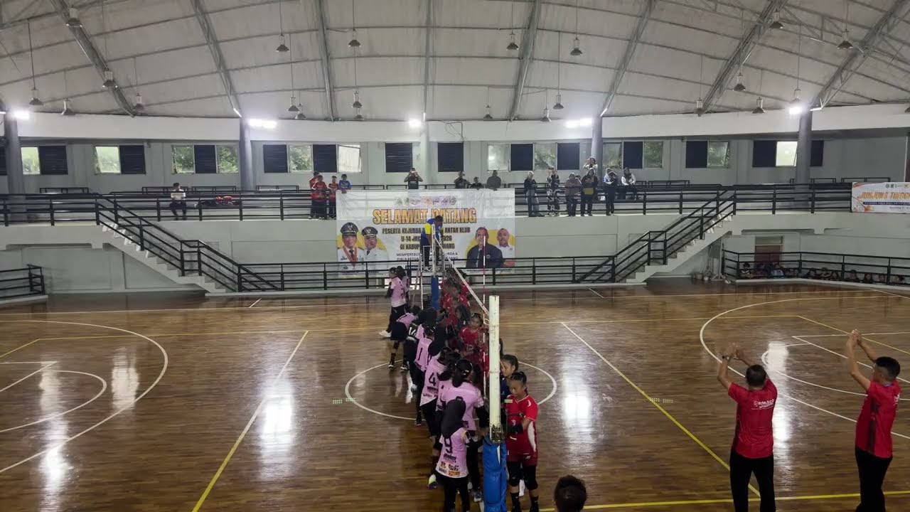 SXA-ONE VOLLEY sedang live sekarang! Kejurda karawang ku 2013 set ke 1 TECTONA BDG X ANDES scor 1-0