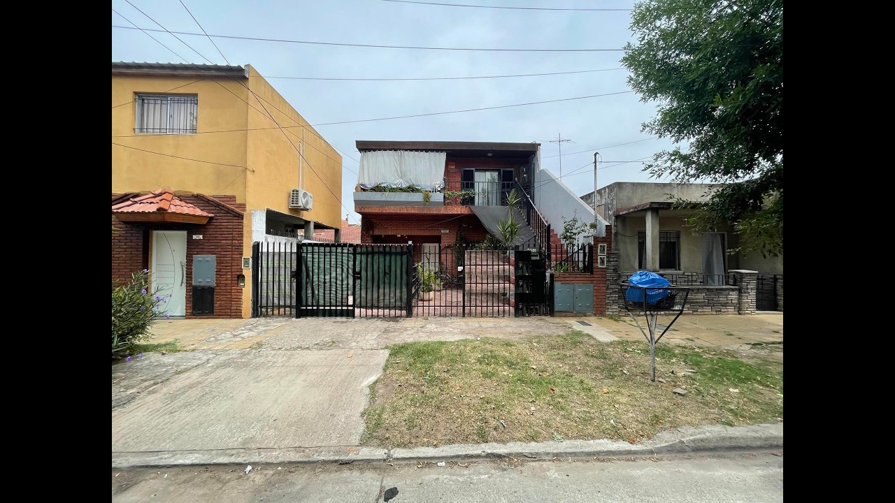 Esteban Merlo 5300, Caseros / casa 3 ambientes / 2 baños/ Garage/ 80 M2/  u$s 50.000