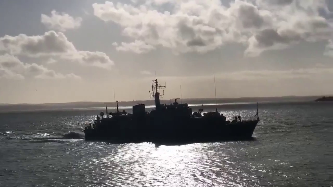 Minehunter HMS Grimsby enters Portsmouth