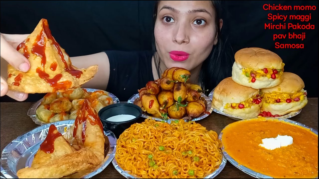 Eating Spicy Masala Maggie, Chicken Momo, Mirchi Pakoda, Aloo Samosa, Pav Bhaji | Street Food Eating