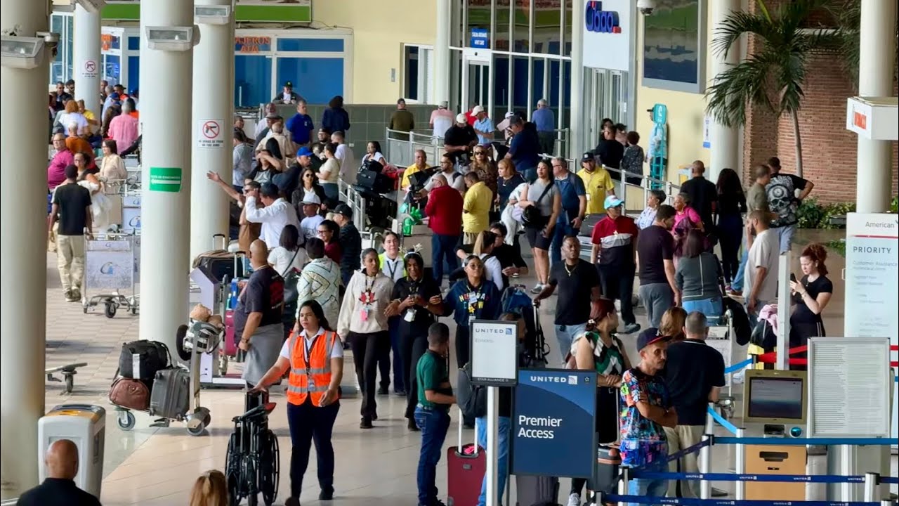 FAMILIAS LLEGAN AL AEROPUERTO INTERNACIONAL DEL CIBAO PARA PASAR LAS NAVIDADES EN RD🇩🇴 | #airport 