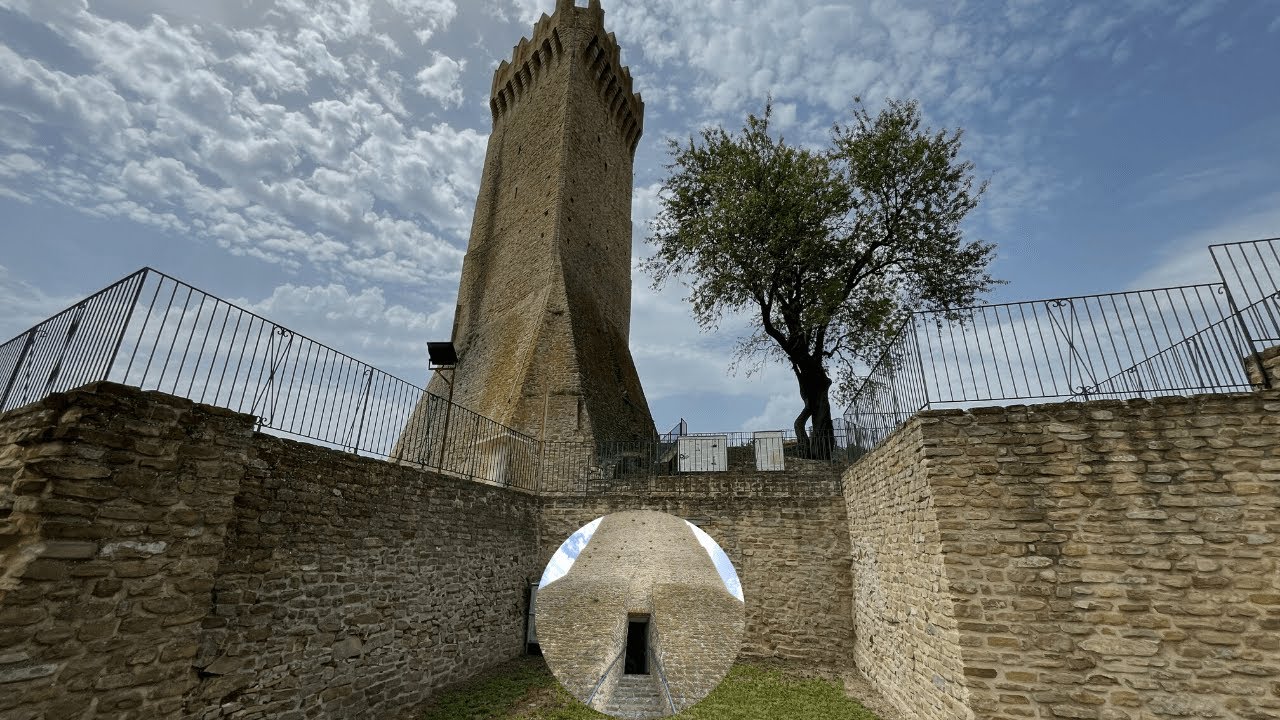 #MONTEGUALTIERI, fraz. di #Cermignano (TE) - Torre Triangolare - Abruzzo - Italy - 4K