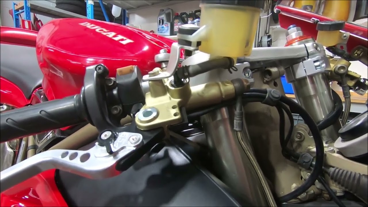 Brake lever free play and how to check - in this instance a Ducati 916.