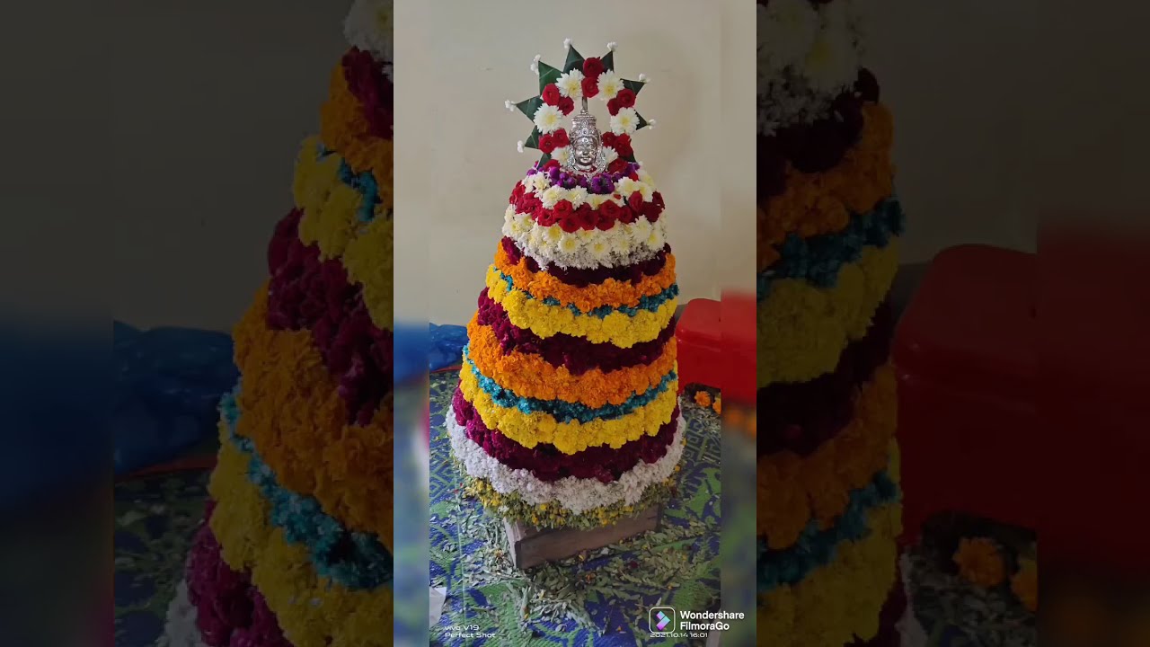 Pedda Bathukamma making