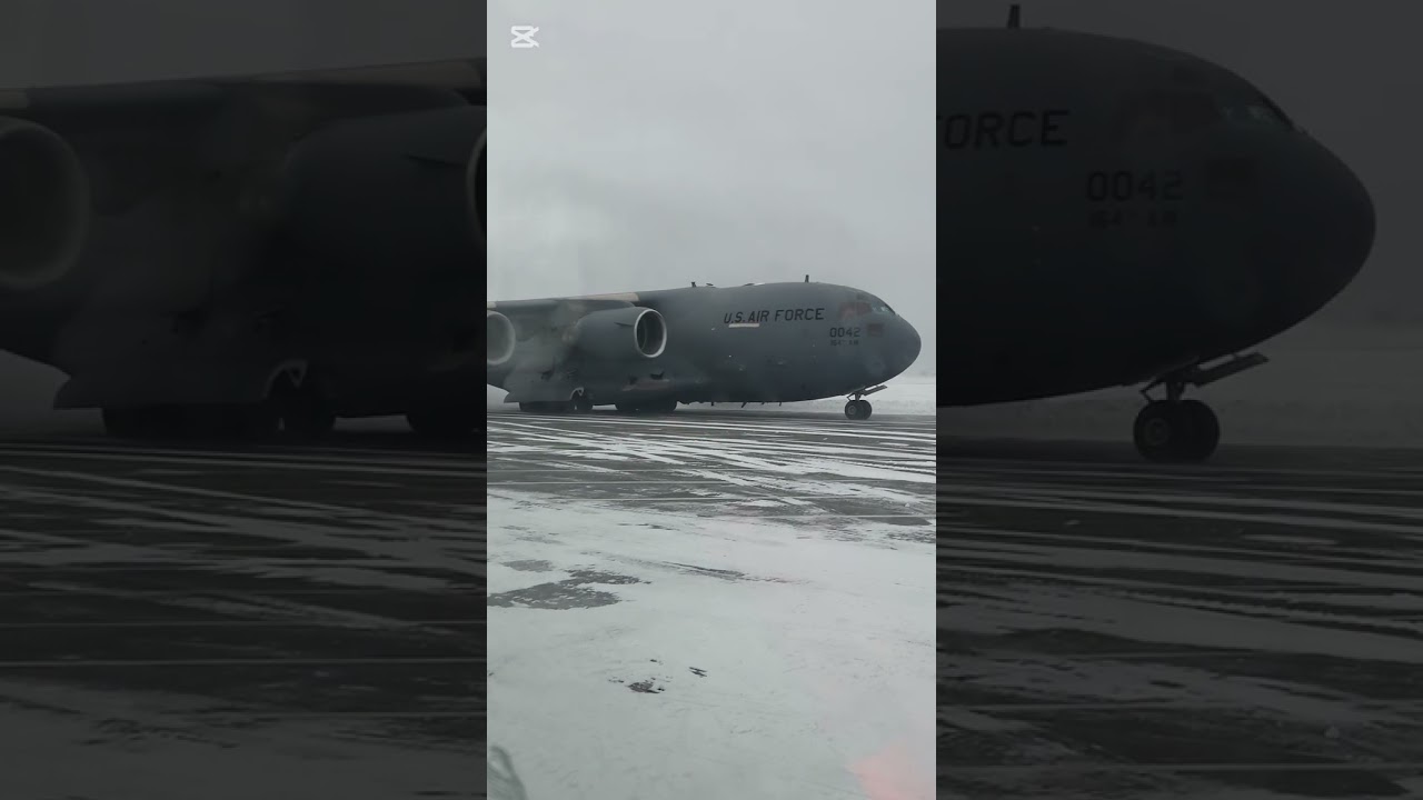 USAF C-17 Snowy CYYT