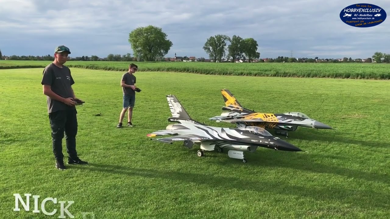 Nick Ruppert und Max Fetsch mit Ihren F16 beim Hobbyexclusiv Team-Meeting 2023