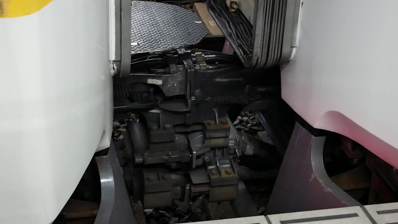 近鉄電車　9820系＋9020系快速急行・神戸三宮行　西九条駅・尼崎駅（9020系解放作業）2020/4/22