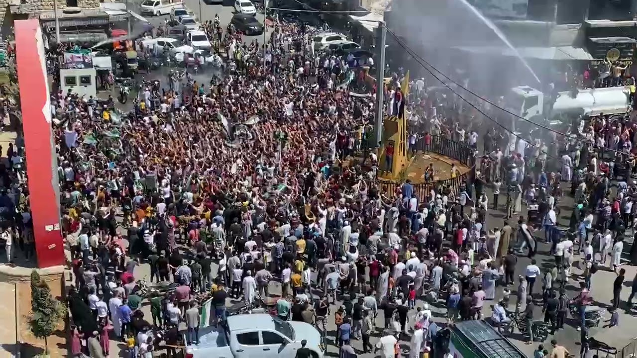 مظاهرة حاشدة في مدينة الباب بريف حلب تأكيداً على نهج الثورة السورية ضد نظام الأسد