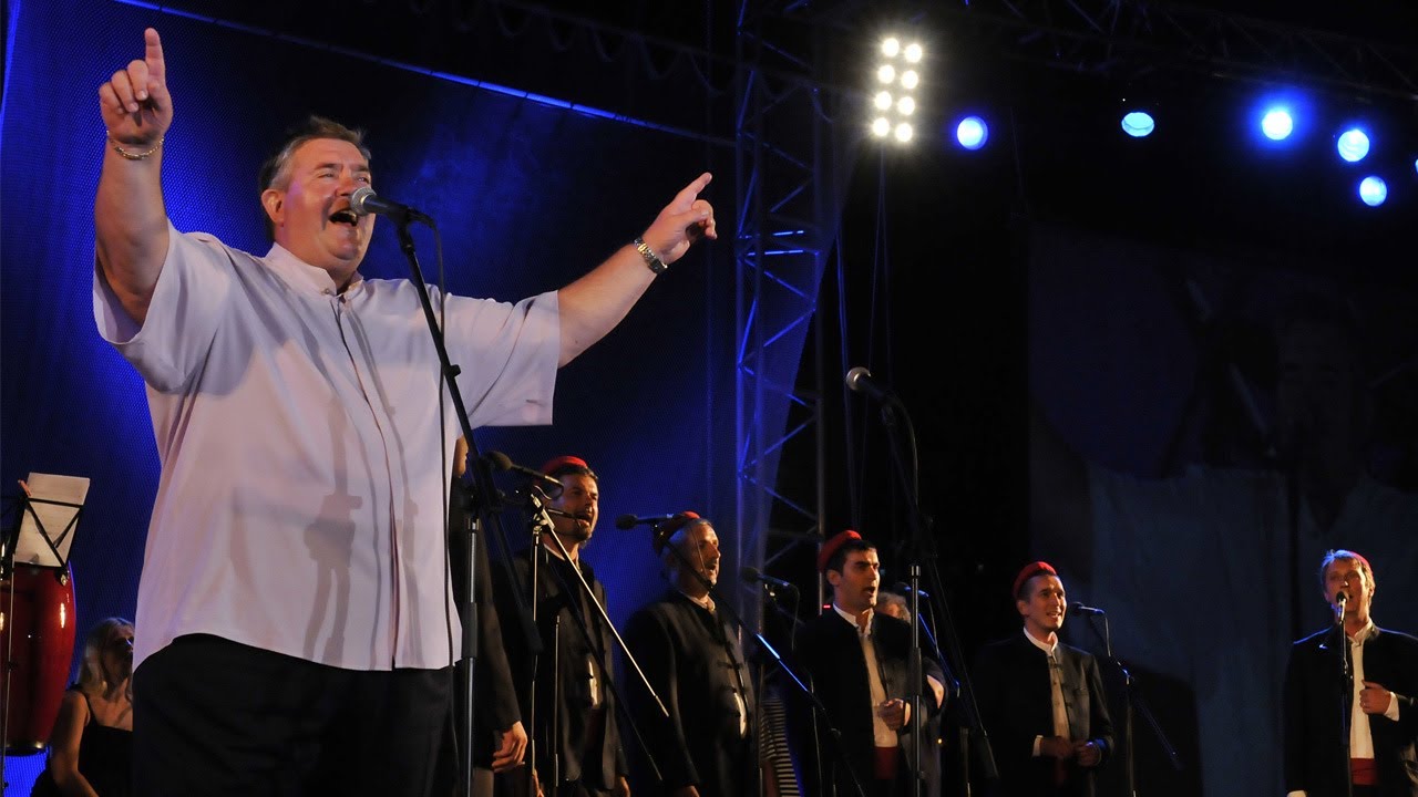 Mirno spavaj, ružo moja - Vinko Coce i klapa Tragos (Poljud 2008)