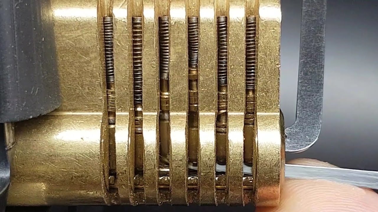 😯 CLOSE-UP - Picking rattlesnake pins in a training lock!