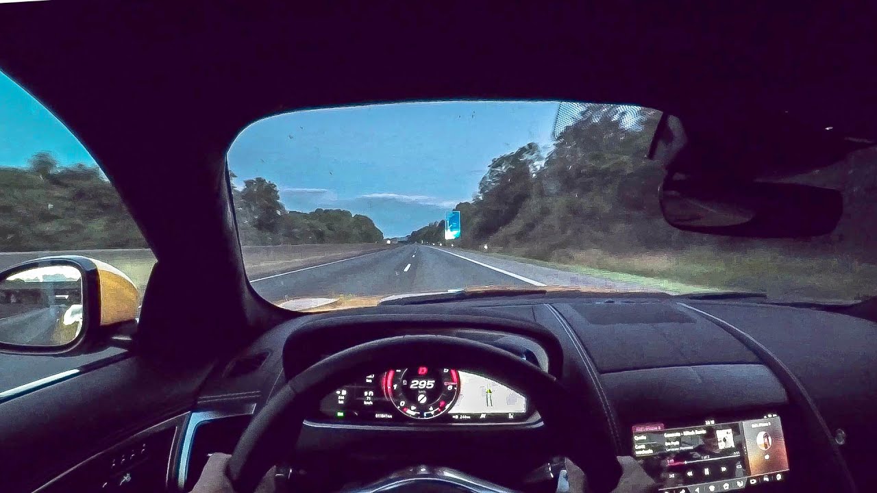 Jaguar F-Type R 575hp Autobahn 300kph+ in traffic